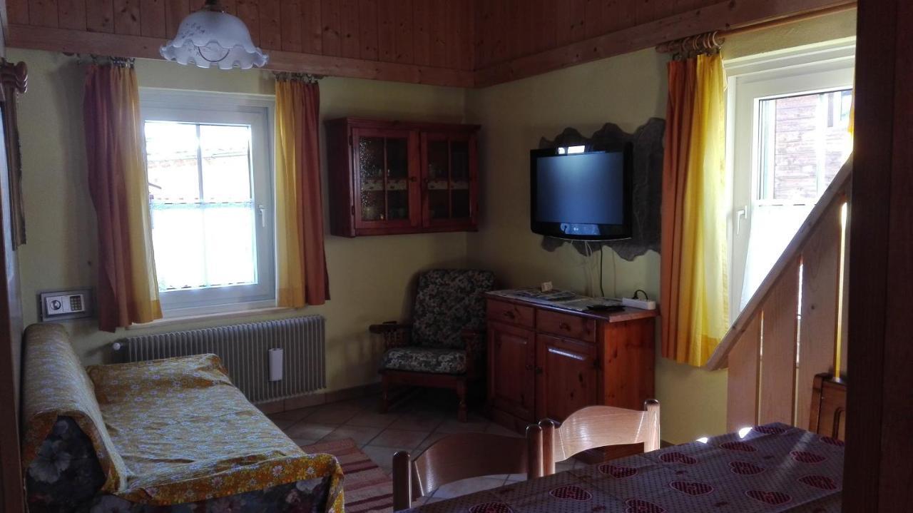 Casa Claudio-Appartamenti In Centro Campitello di Fassa Exterior foto